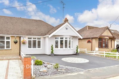 Property on Elizabeth Drive, SS12 0DW