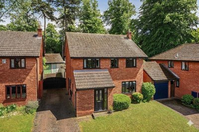 Property on The Avenue, NN1 5BT