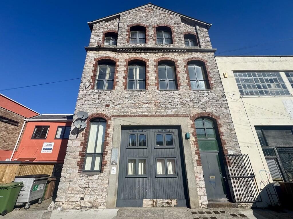 Property main image