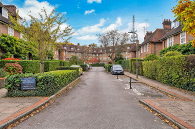 Property on Corringway, NW11 7EF