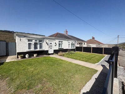 Property on Lletty Dafydd, SA11 4BG