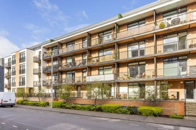 Property on Hopetoun Street, EH7 4GH