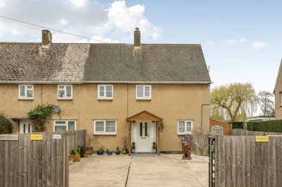 Property on Griffiths Close, OX29 5TA