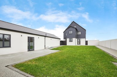 Property on The Parade, TN28 8RP