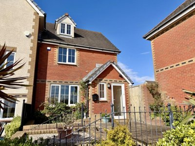 Property on Heol Eryr Mor, CF62 5DA