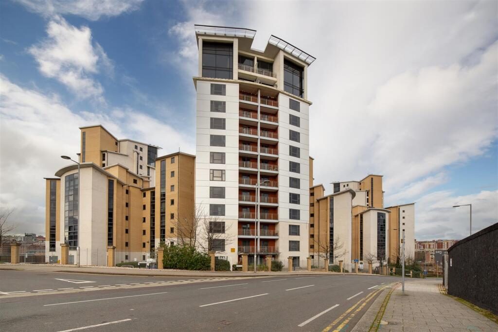 Property main image