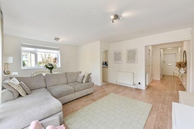 Property on Warwick Road, EN5 5ET