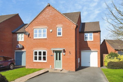 Property on Bridgewater Road, DE14 2GD