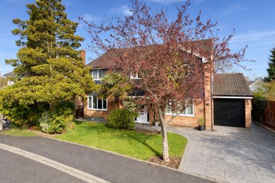 Property on The Tarns, SK8 4RU