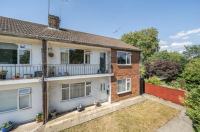 Property on Tring Road, LU6 2PS