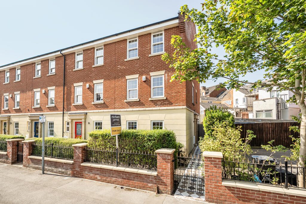 Property main image