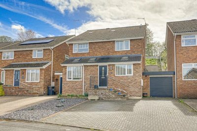 Property on Harrow Road, LU7 4UF