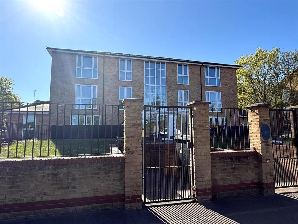 Property main image