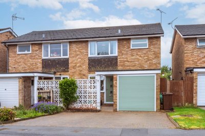 Property on St Pauls Gate, RG41 2YP