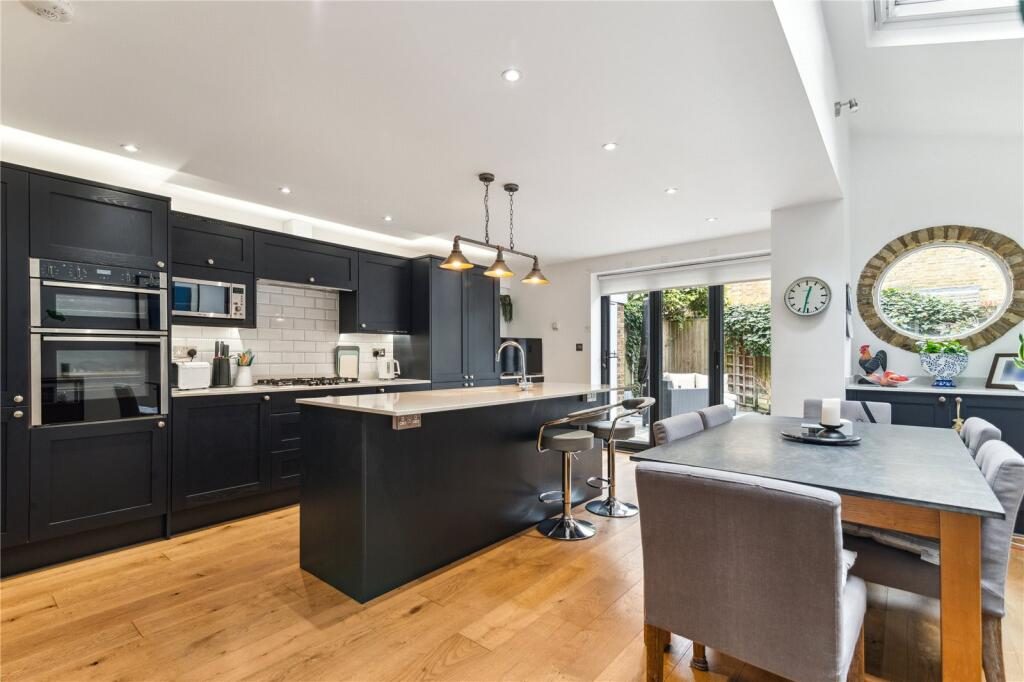 Terraced House