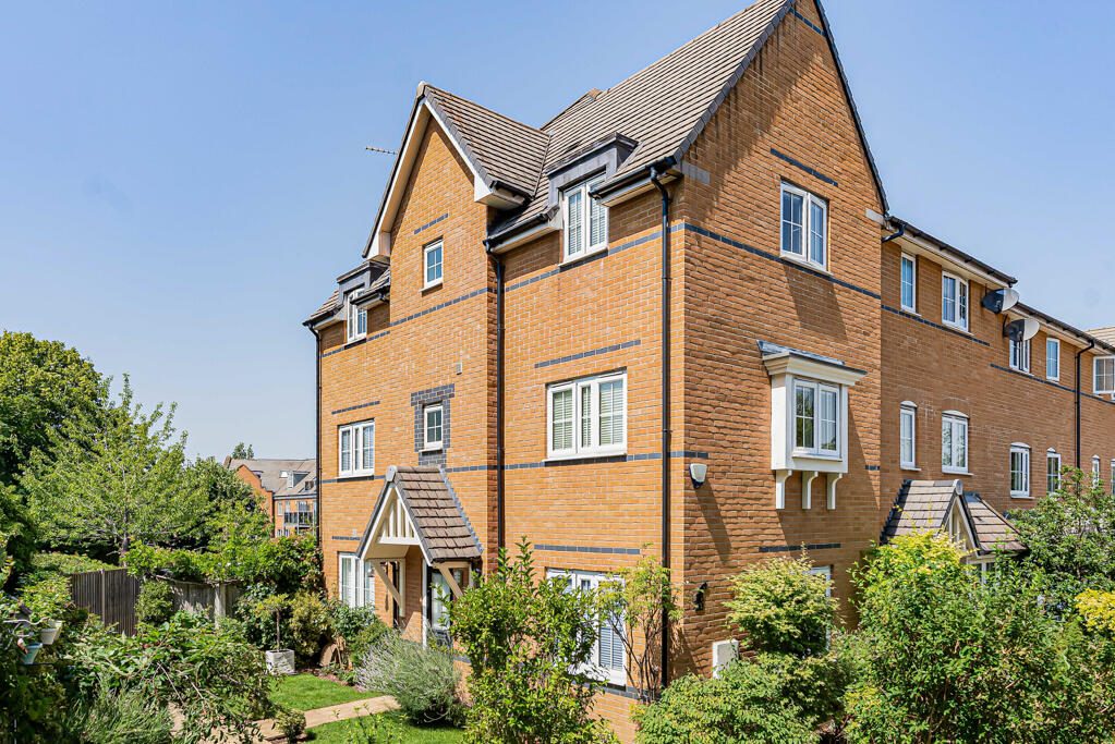 Property main image
