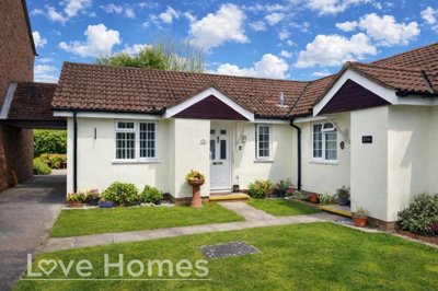 Property on Preston Close, MK45 2QH