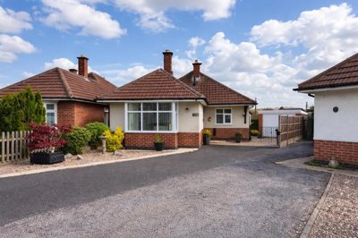 Property on Highfields, LE12 8HS