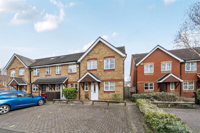 Property on Elliots Way, RG4 8BW