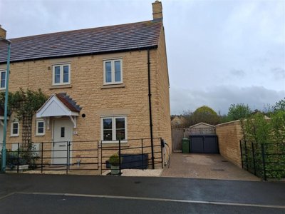 Property on Powell Close, WR12 7RL