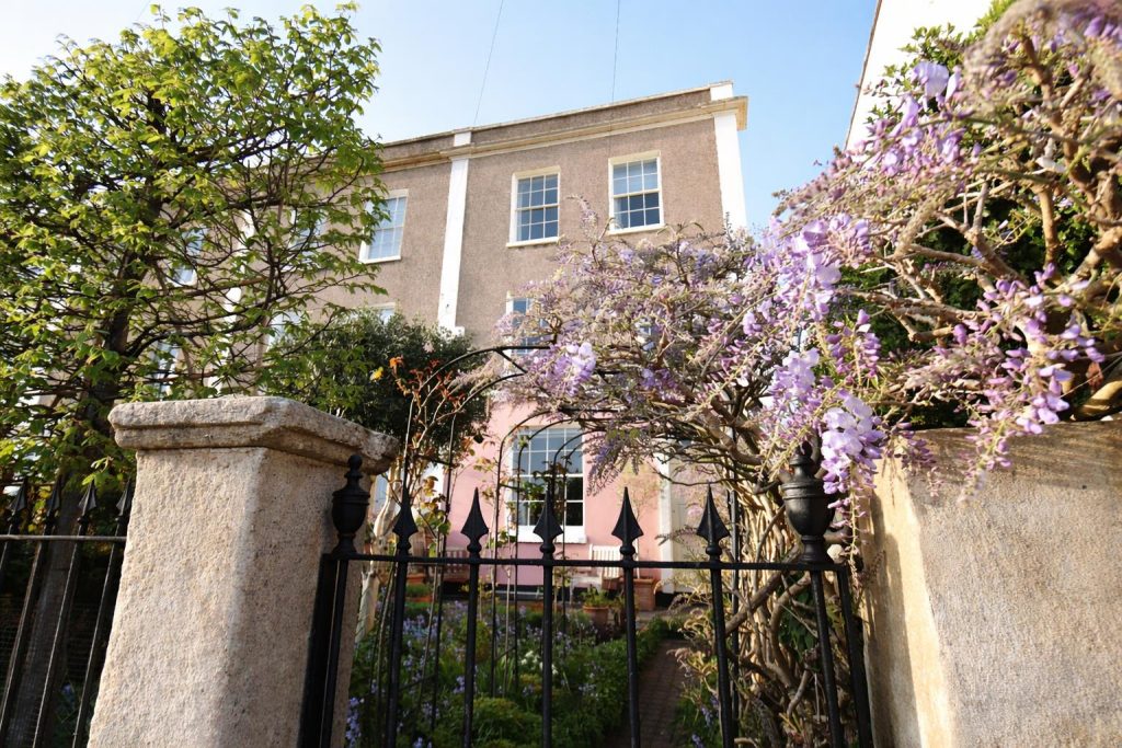 Terraced House