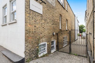 Property on St Johns Hill, TN13 3PE