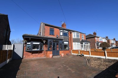 Property on Oxford Road, M6 8LJ