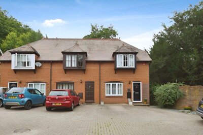 Property on Meredun Close, SO21 2JA