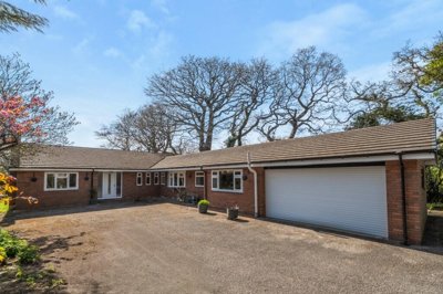 Property on CH7 6HE