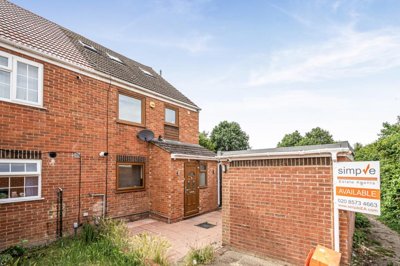 Property on Rochfords Gardens, SL2 5XA