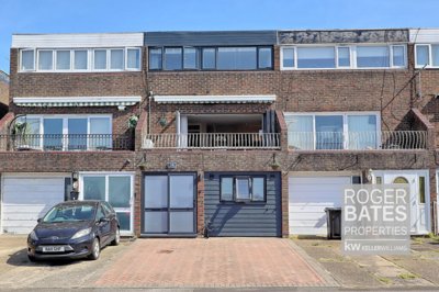 Property on Kingswood Road, SS16 5UT