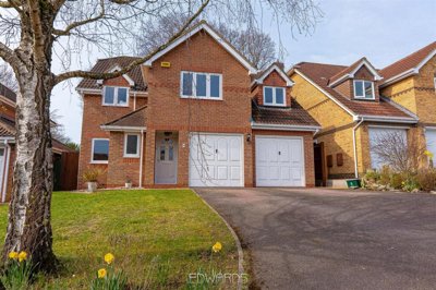 Property on School Close, BH31 7BT