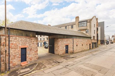 Property on EH8 8JQ