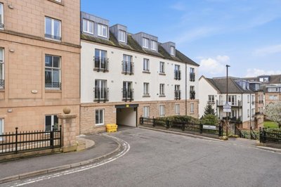 Property on Hopetoun Crescent, EH7 4AU