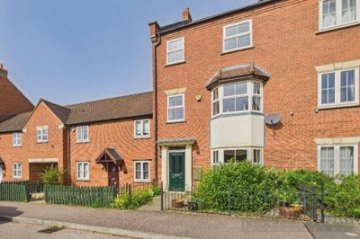 Property on School Road, NN14 1SN