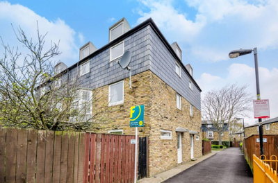 Property on Warren Close, SE21 8NB