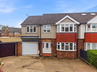 Property on Grenville Close, EN8 8RP