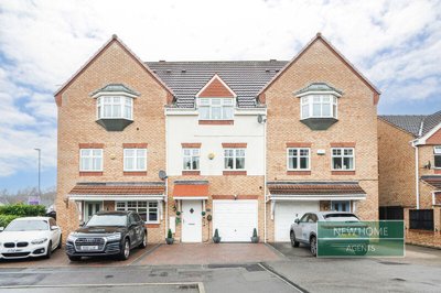 Property on Opal Close, NG18 4XD