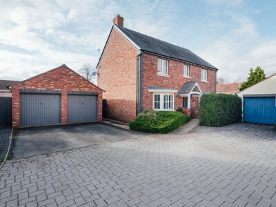 Property on Sunnyside Close, WR5 3NP