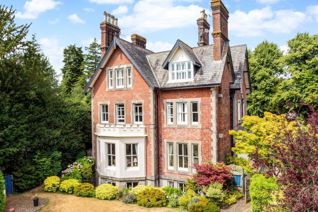 Property main image