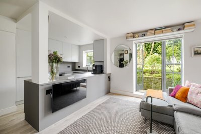 Property on Highbury Grove, N5 1HL