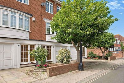 Property on Queens Grove, PO5 3HH