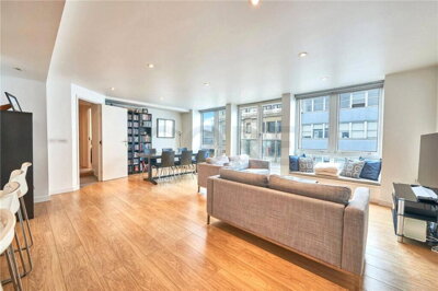 Property on EC1N 8EX