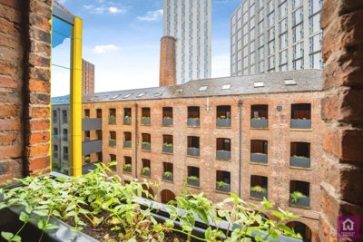 Property on Chapeltown Street, M1 2EX