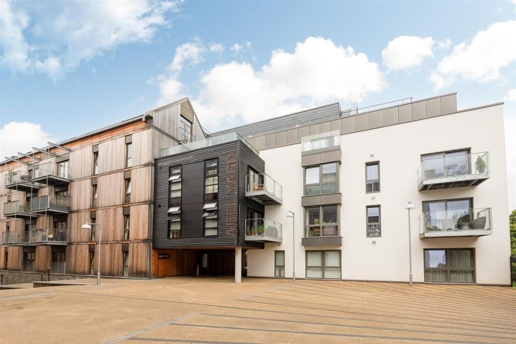 Property main image
