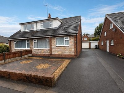 Property on Clanfield, PR2 9RR
