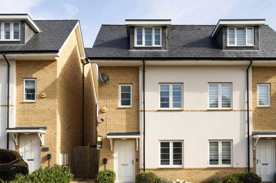 Property on Harris Close, BR5 2FL