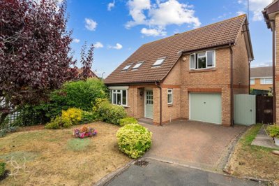 Property on St Marks Close, WR11 2EU