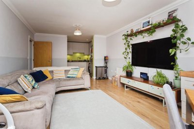 Property on The Gateway, WD18 7HG