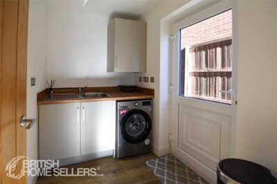 Property on Meadow Way, WR11 8PJ